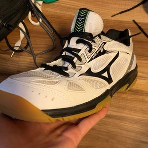 Volleyball shoes